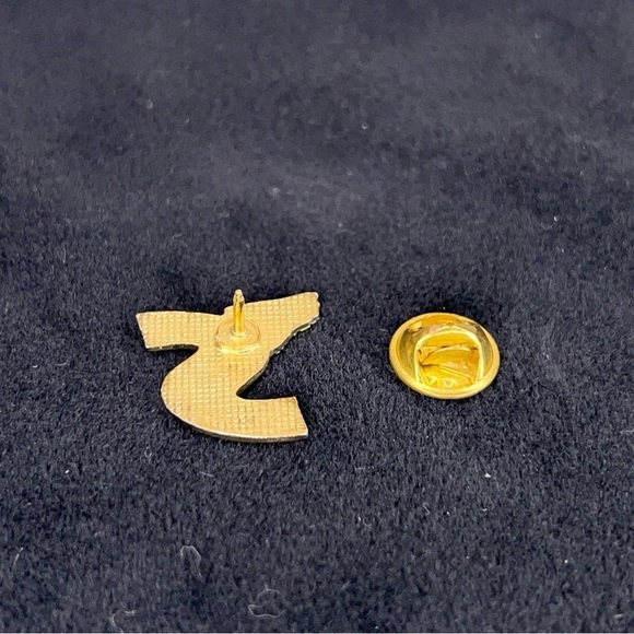 Vintage Customer Service Pin Red Gold Wings Retro Business Employee - Picture 5 of 5